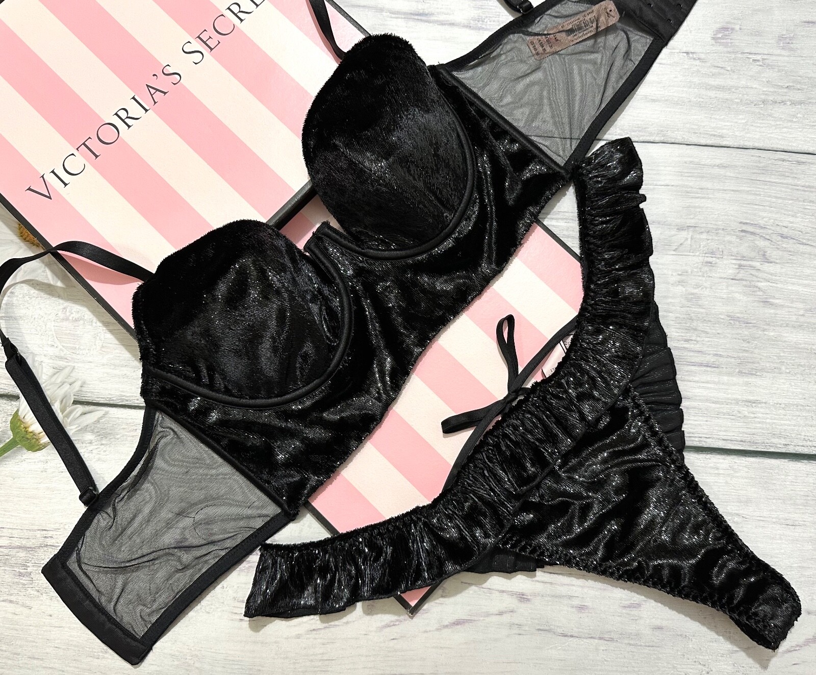 

Victorias Secret Очень сексуальный бархатный бюстгальтер-балконет с глубоким вырезом и легкой подкладкой 34B-L, Черный