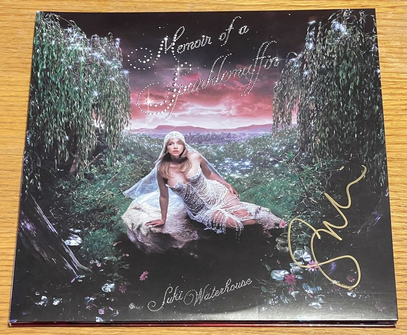 SIGNED Suki Waterhouse - Memoir of a SPARKLEMUFFIN PEARL VINYLS
