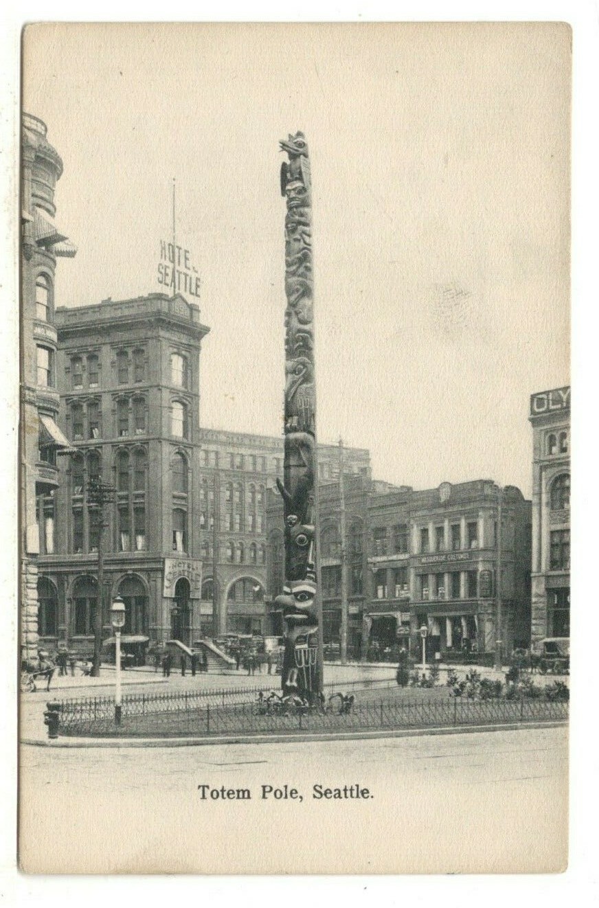 Totem Poles [洋書] Amazon.co.jp: Totem Poles (All Aboard Reading/Level 2