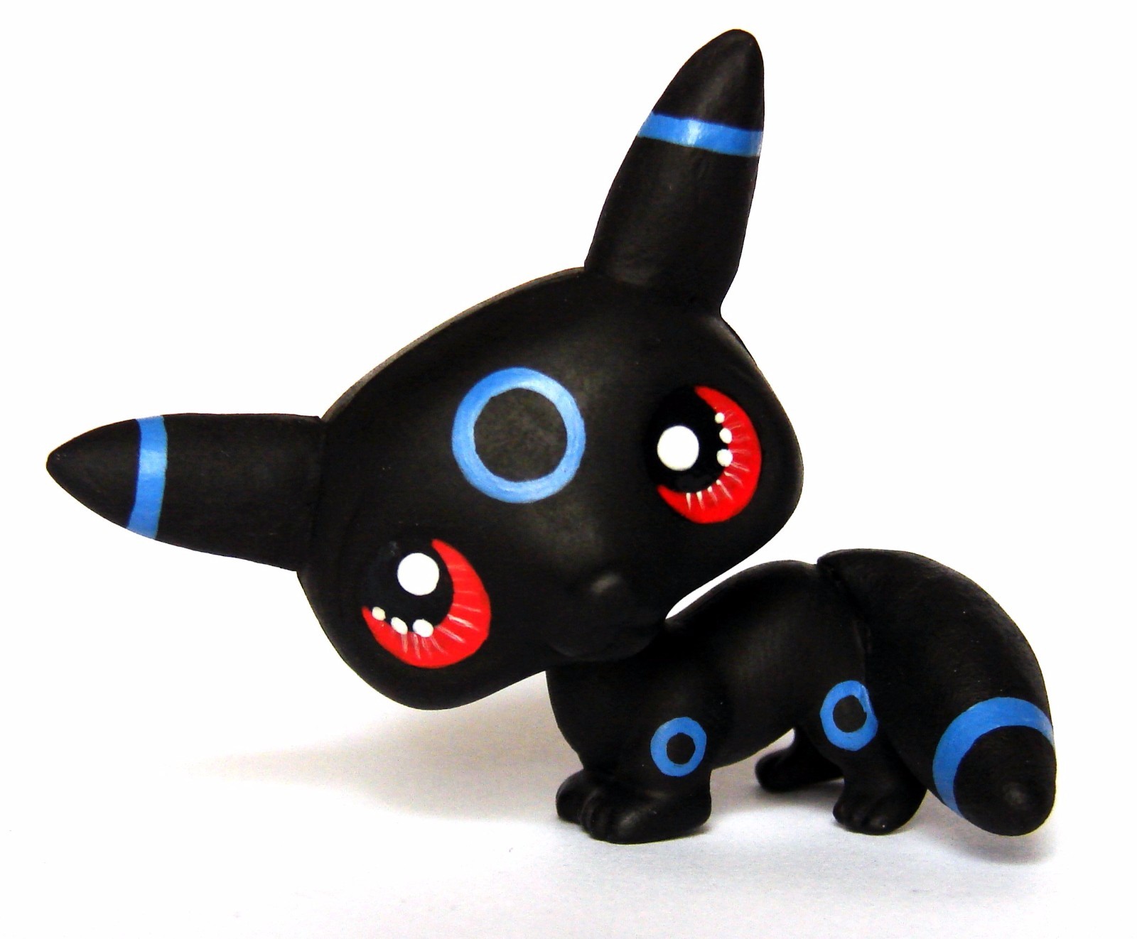 shiny umbreon figure