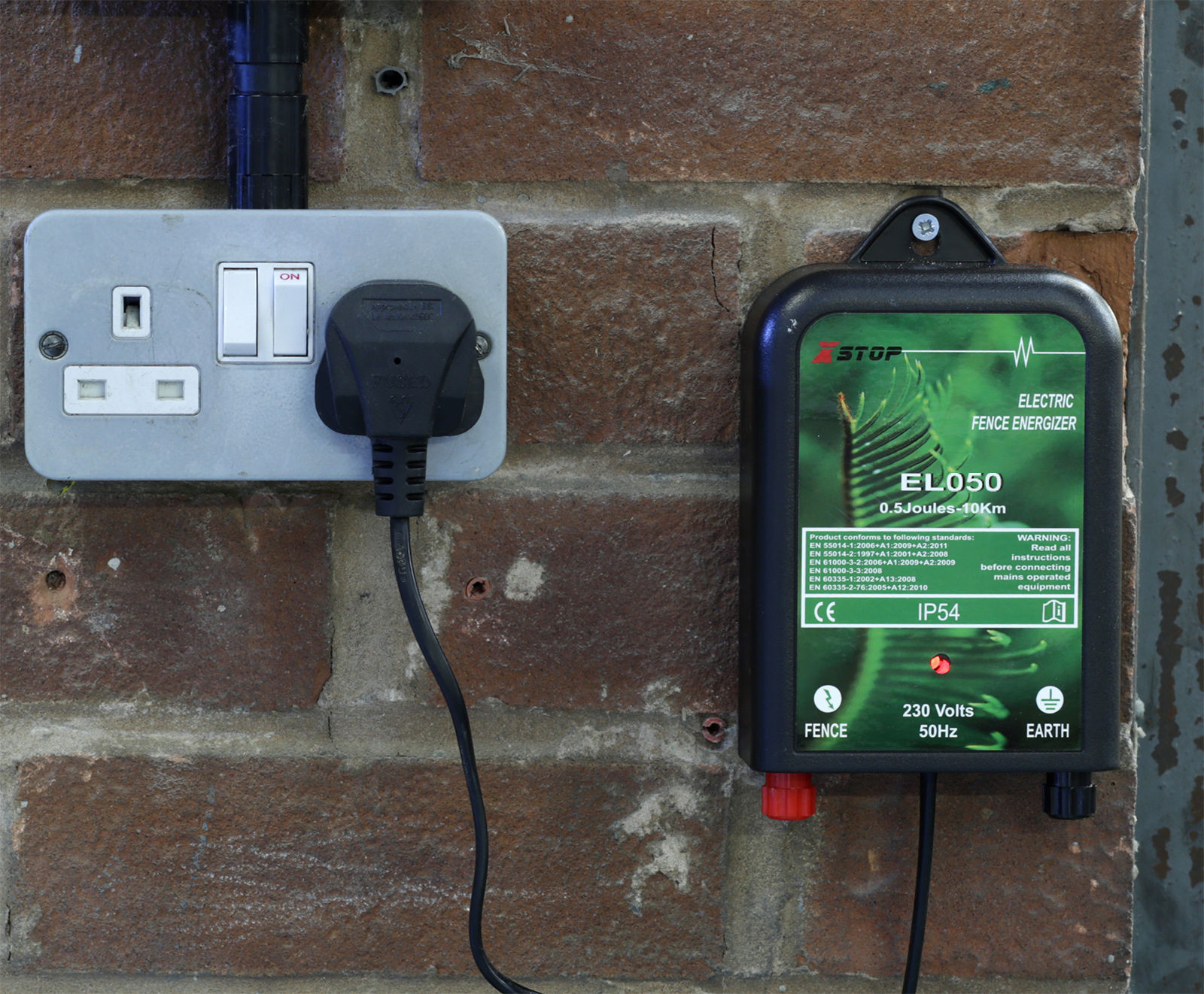 MAINS ELECTRIC FENCE ENERGISER UNIT 10km 230v 0.5J POND CE RoHS 1 YEAR