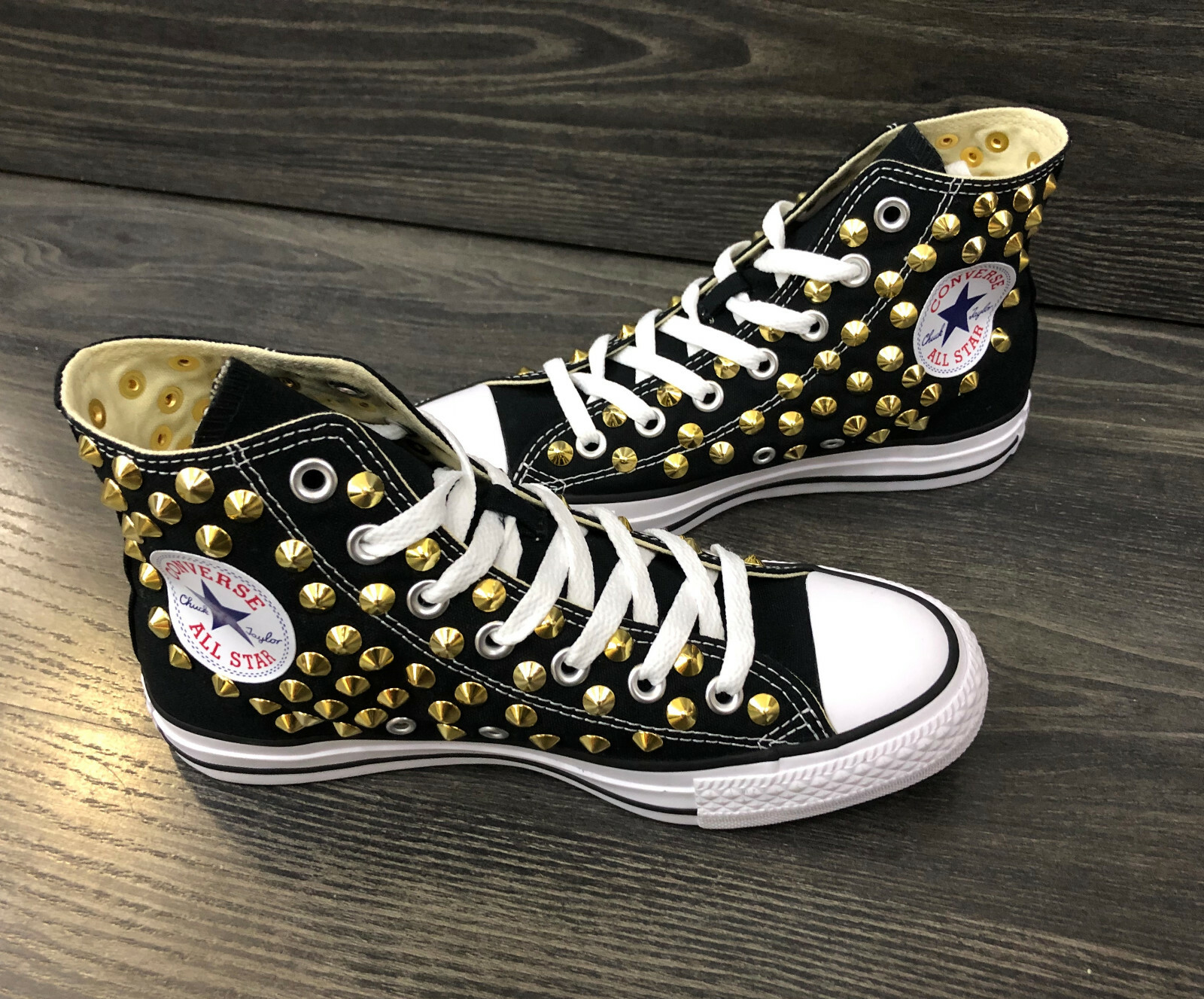 {keywor d} converse alte da donna borchiate