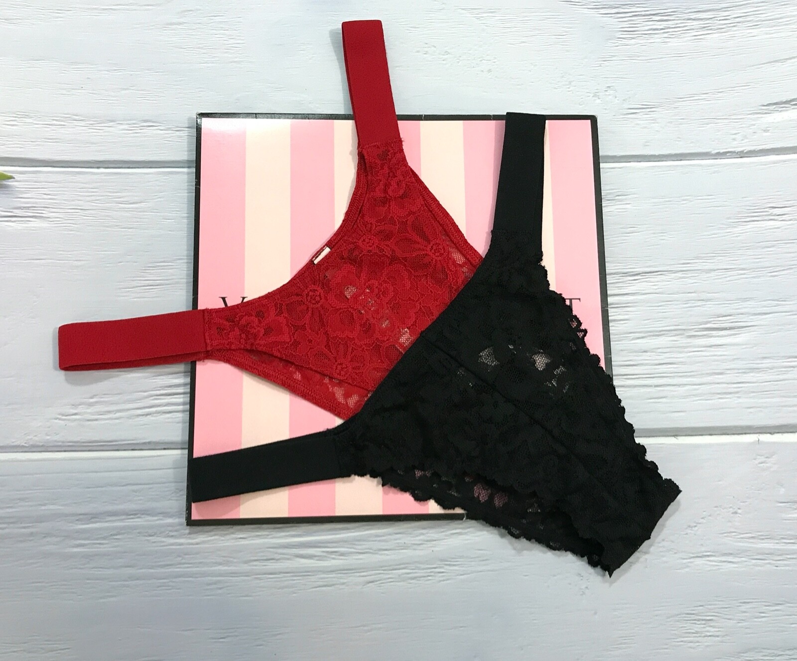 

Victorias Secret The Lacie Lace Brazilian Panty Black, Red Lipstick