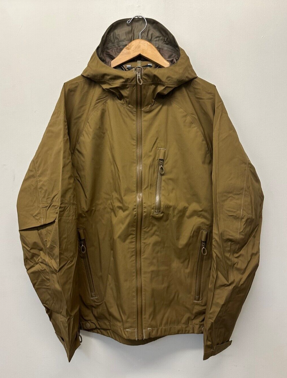 NOS Beyond Clothing A6 GoreTex Rain Jacket, Sz ML Coyote