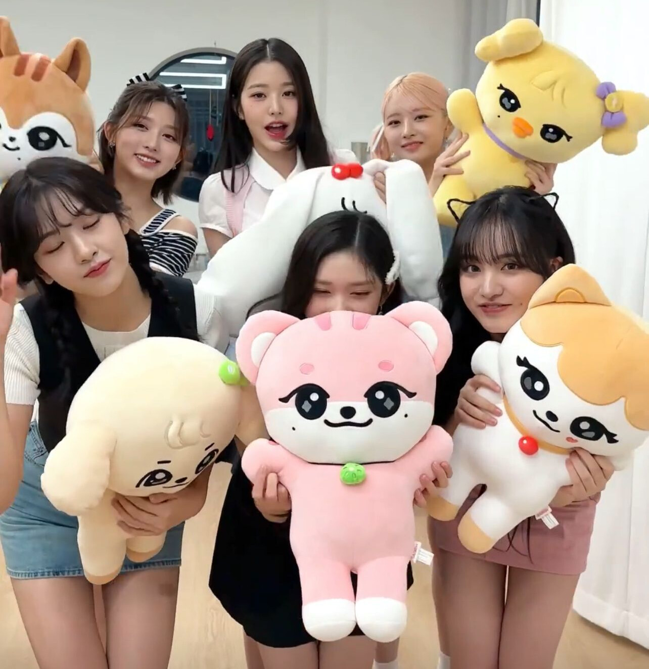 IVE ミニブ　ぬいぐるみ　イソ　leeseo KPOP IVE Gaeul Yujin Rei Wonyoung Liz Leeseo Plush Doll