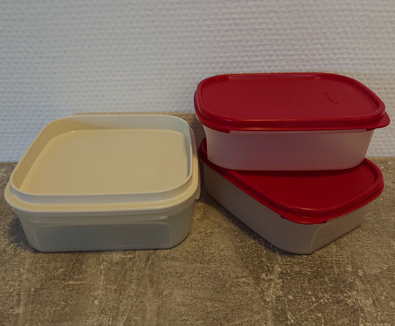 3x Aufbewahrungsbehälter von Tupperware - transparent mit roten & weißem Deckel