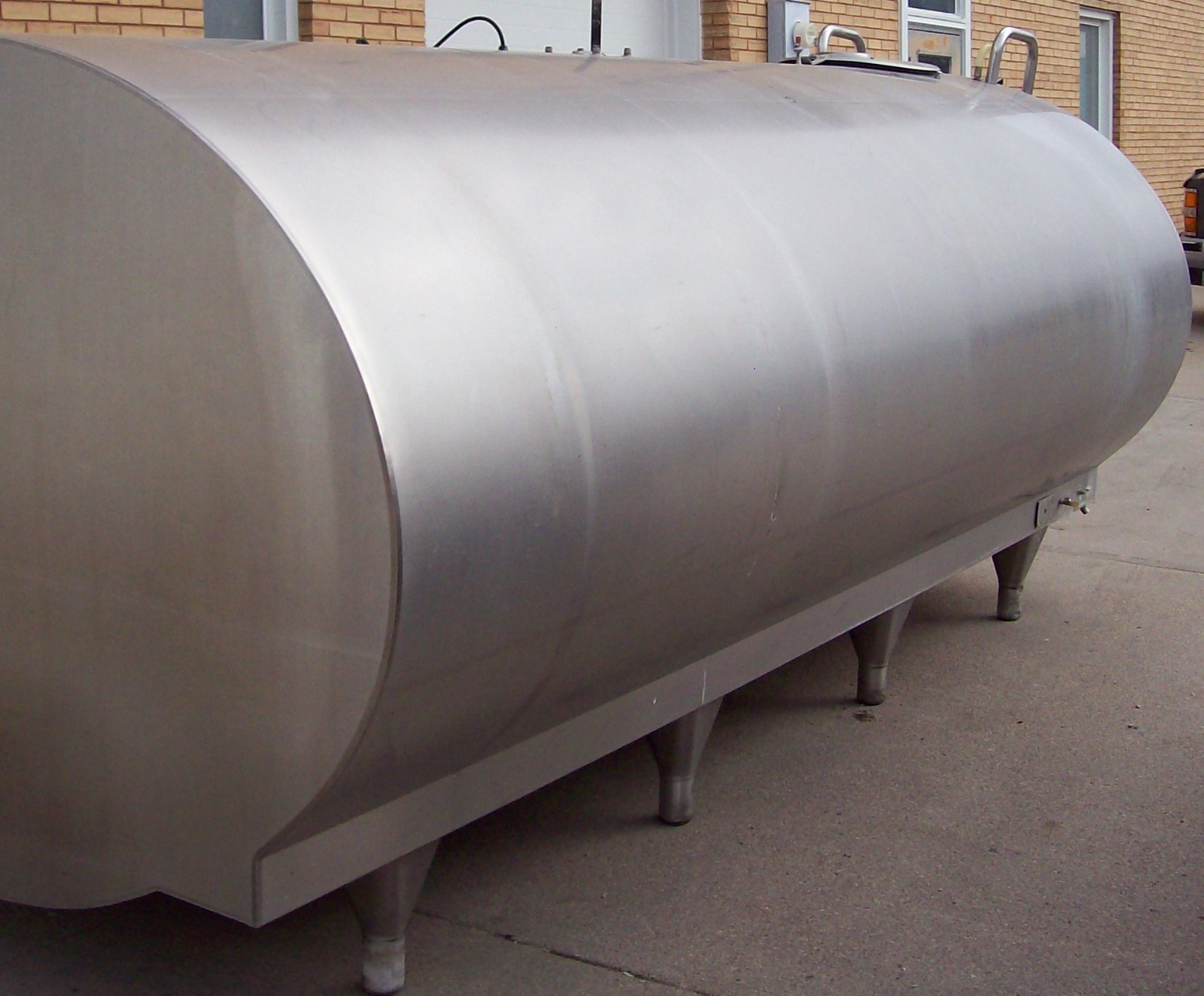 MUELLER 2000 OE3371BA Stainless Steel Bulk Milk Cooling Farm Tank
