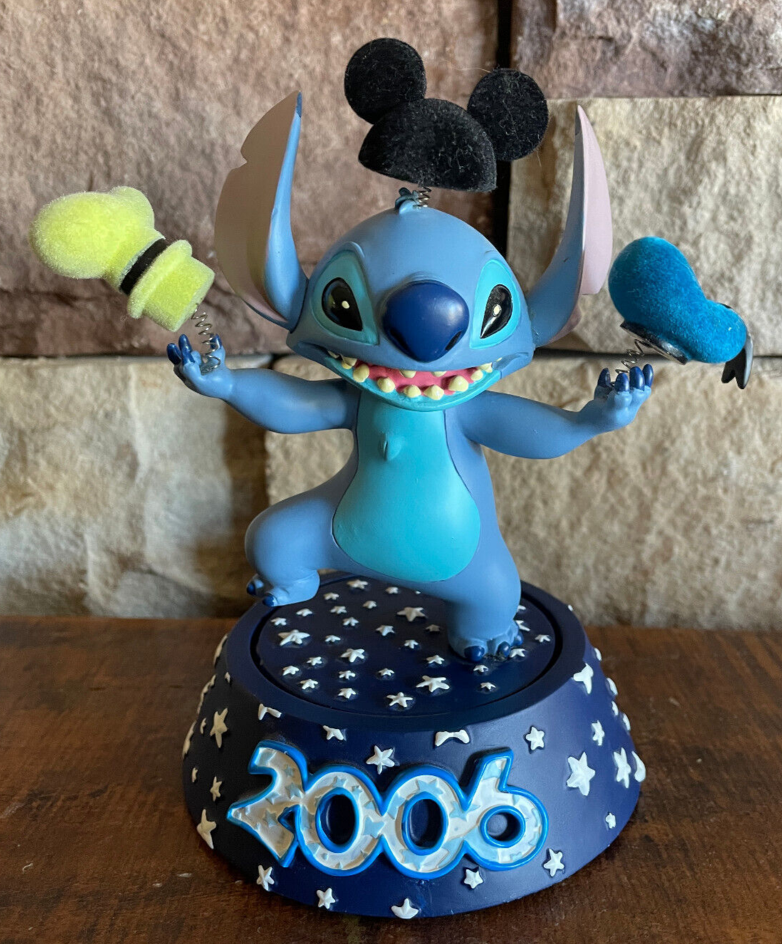 Stitch Disneyland 2006 Tilting Platform Mickey Ears Goofy