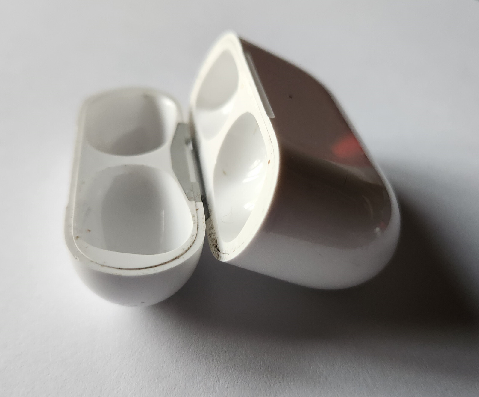 DEFECTIVE Apple AirPods Pro 2ND GEN Lightning CHARGING CASE