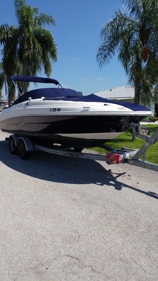2005 Sea Ray 220 Sundeck