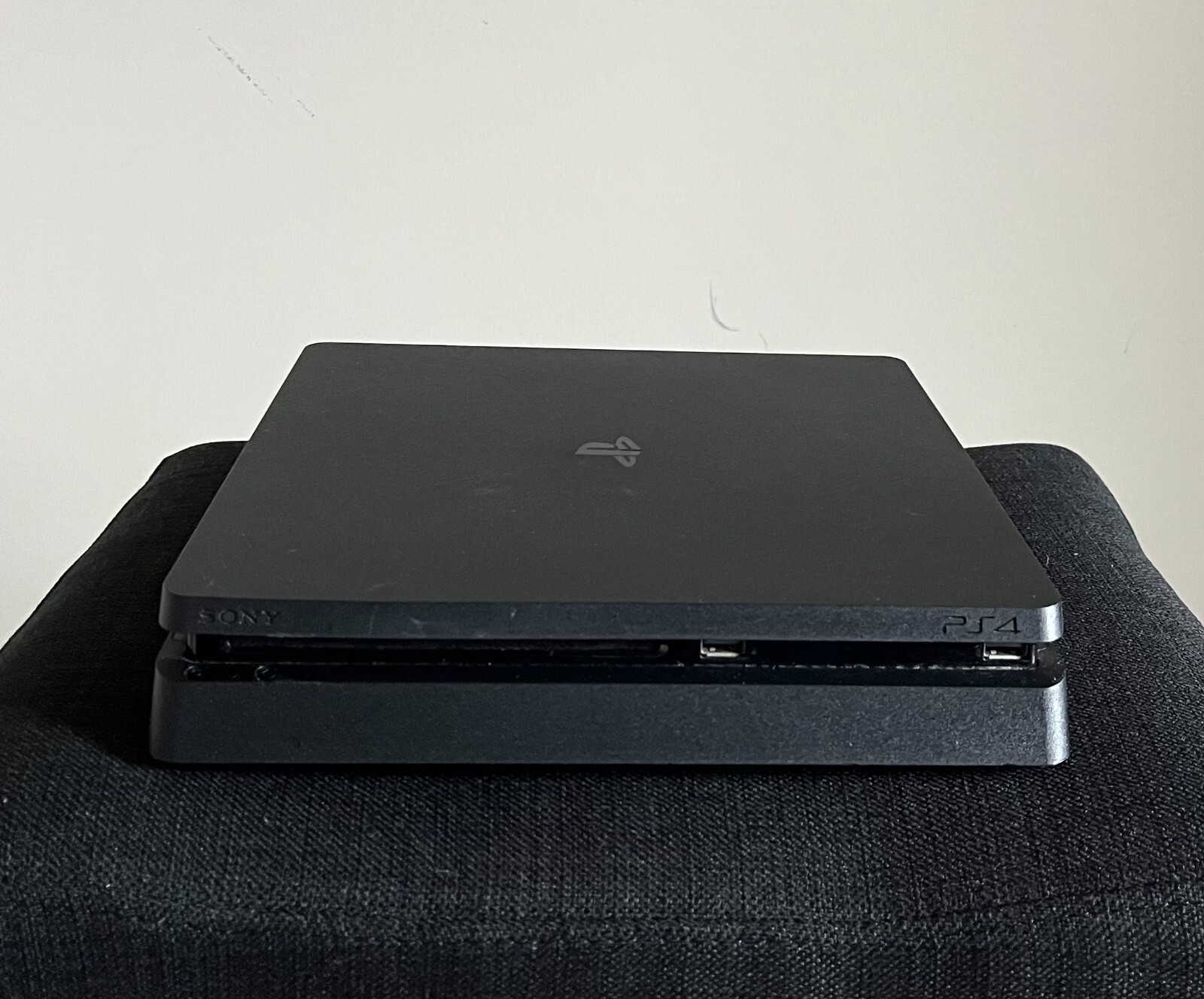 PS4 Slim　500GB Sony PlayStation 4 Slim 500GB PS4 Gaming Console with High