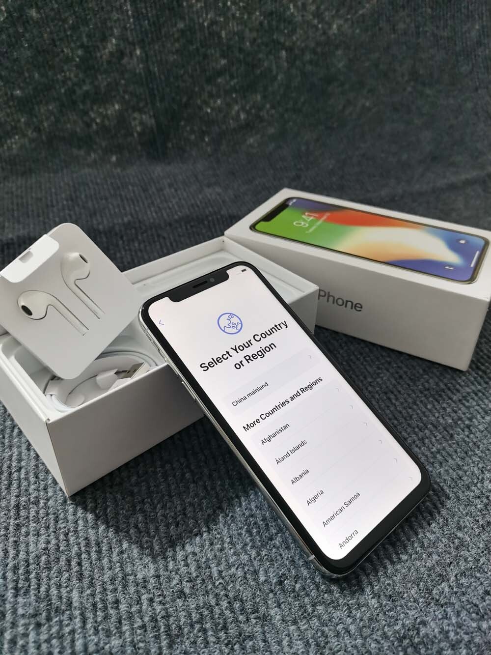 Apple iPhone X - 64GB 256GB (With face ID) Black&White
