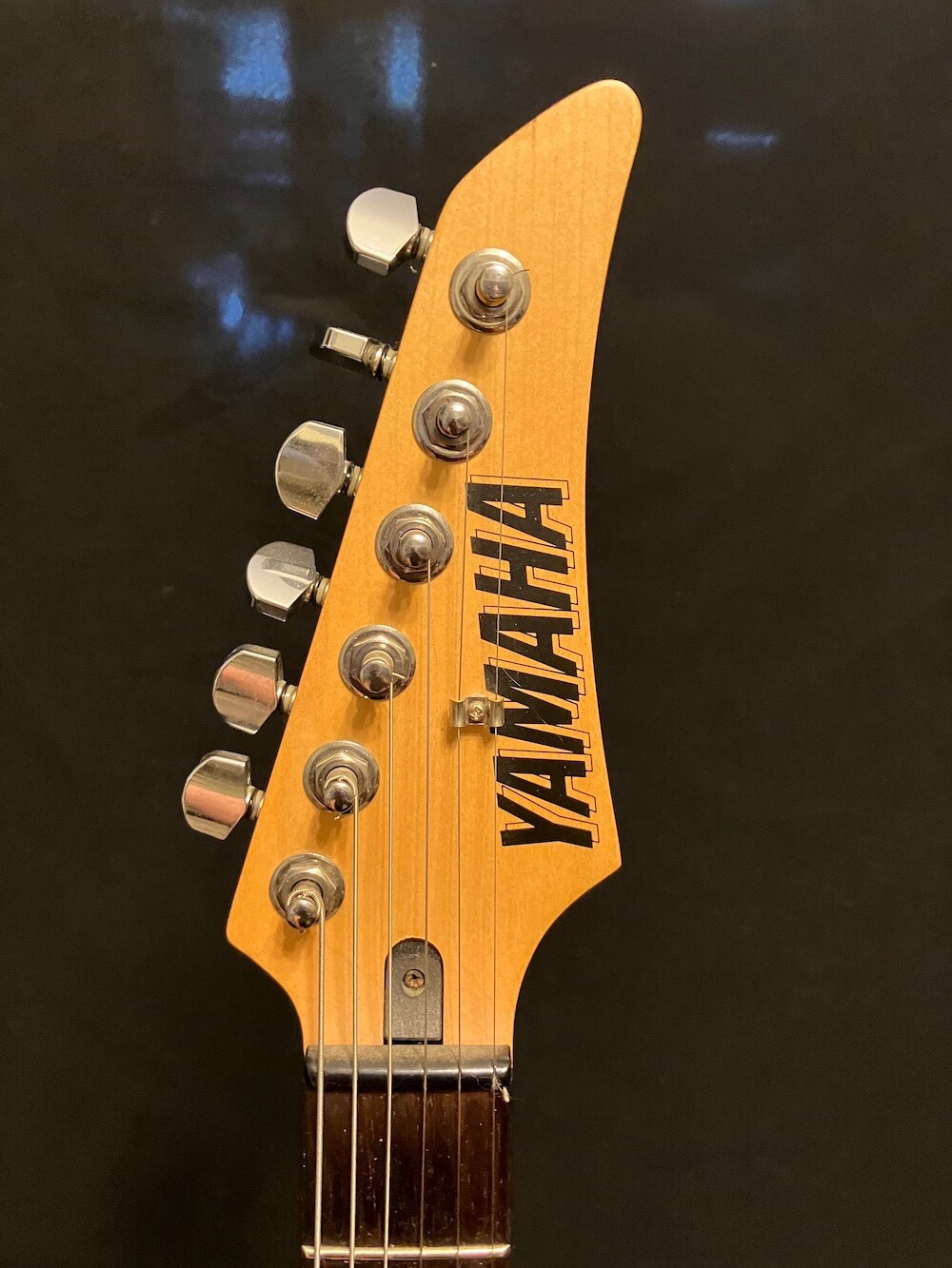 Yamaha RGX 121D Guitar in Natural Finish W/Soft Yamaha RGX 121D Guitar in Natural Finish W/Soft