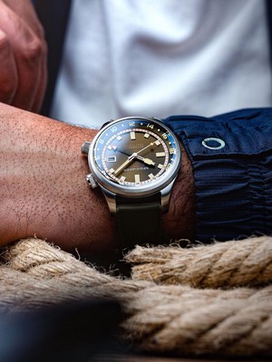 Pre-owned Spinnaker Sp-5121-22 Mens Watch Bradner Gmt Automatic 42mm 18atm