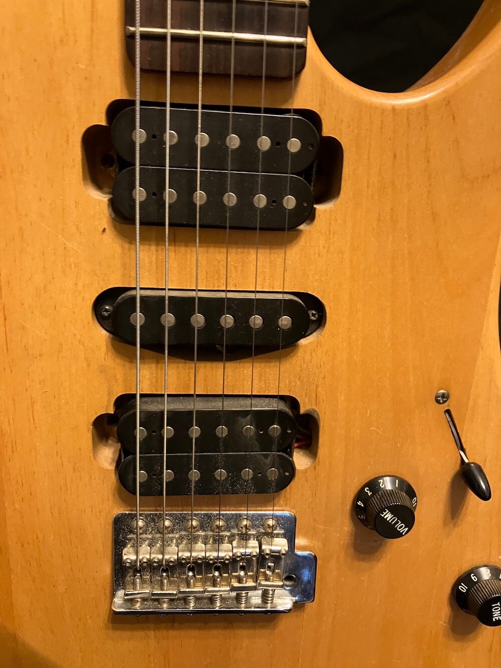 Yamaha RGX 121D Guitar in Natural Finish W/Soft Yamaha RGX 121D Guitar in Natural Finish W/Soft