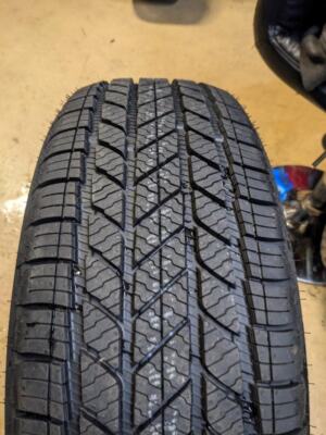 Bridgestone Alenza AL01 Tire - 285/60R18