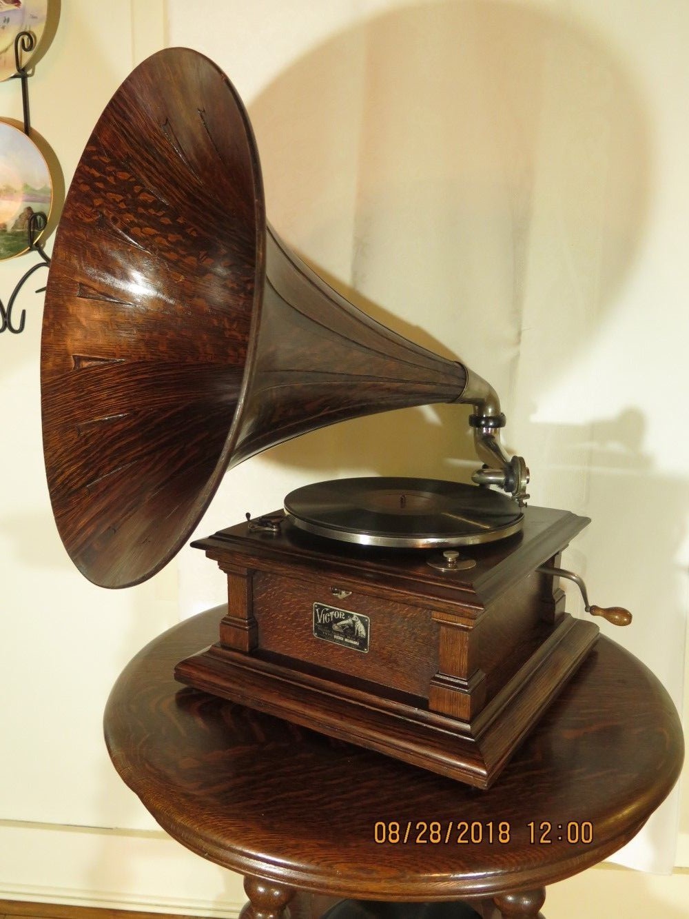 OAK VICTOR V with SPEARTIP HORN Antique Phonograph