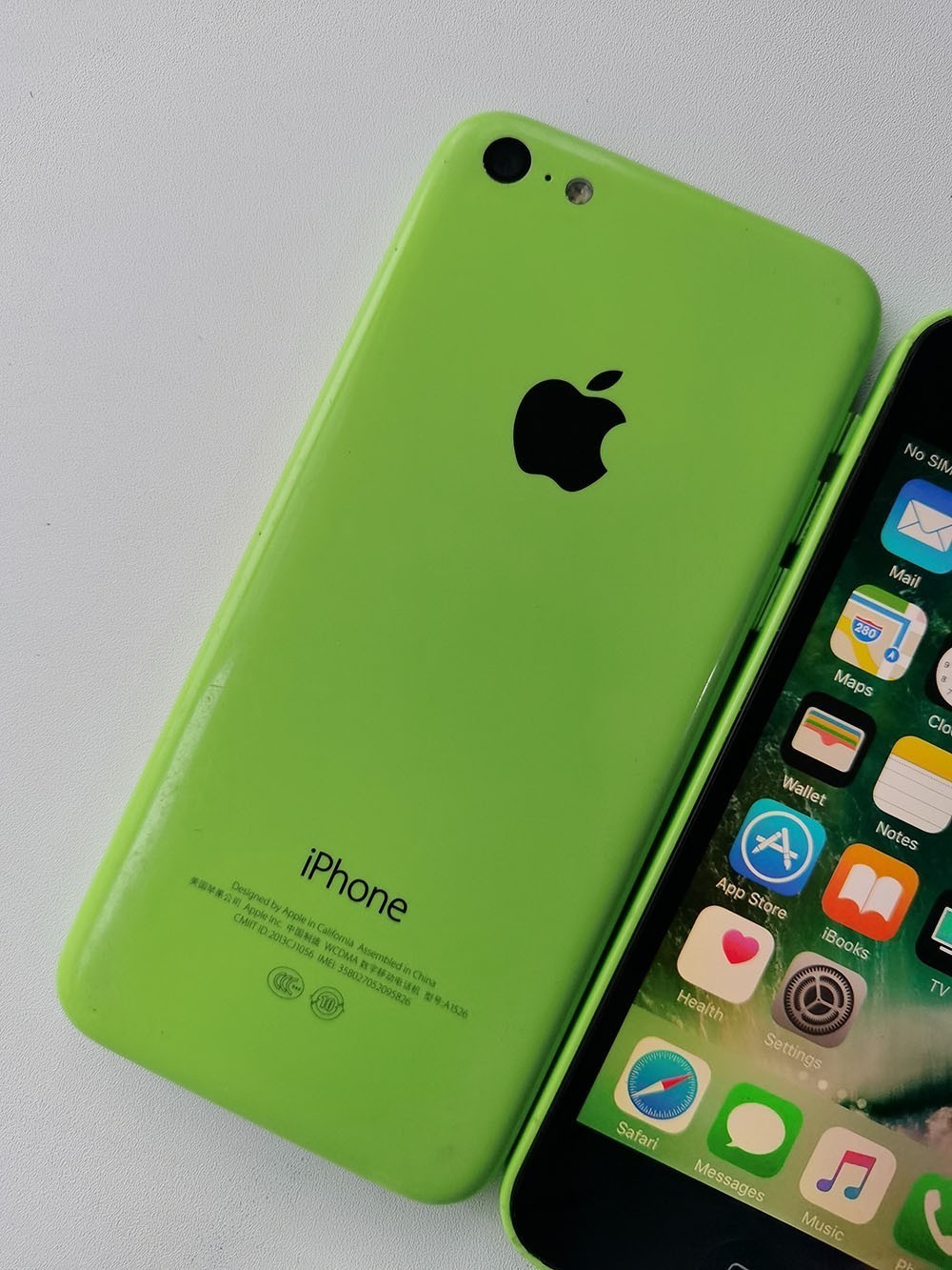 Apple iPhone 5c - 8 GB / 16 GB / 32GB - Green (Unlocked) 90% NE W