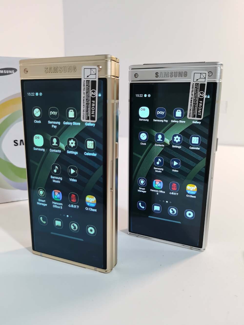 スマートフォン本体 Samsung w2018 Snapdragon835搭載の折り畳みスマホ「Samsung W2018」発表、4.2