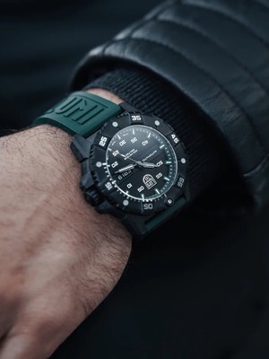 Pre-owned Luminox Xs.3877 Mens Watch Master Carbon Seal Automatic