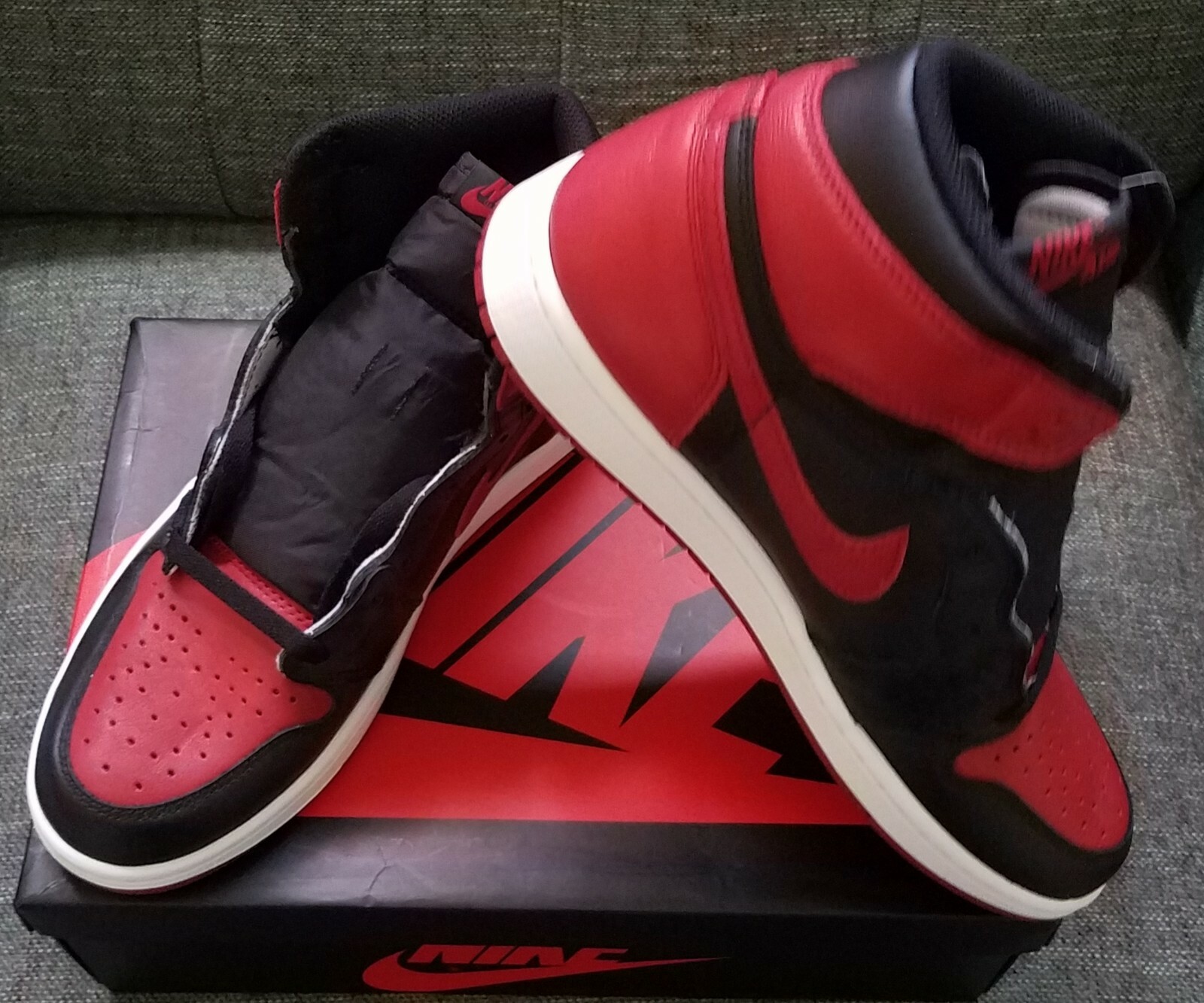 Nike Air Jordan 1 Retro High OG Bred BANNED 2016 US10 Brand