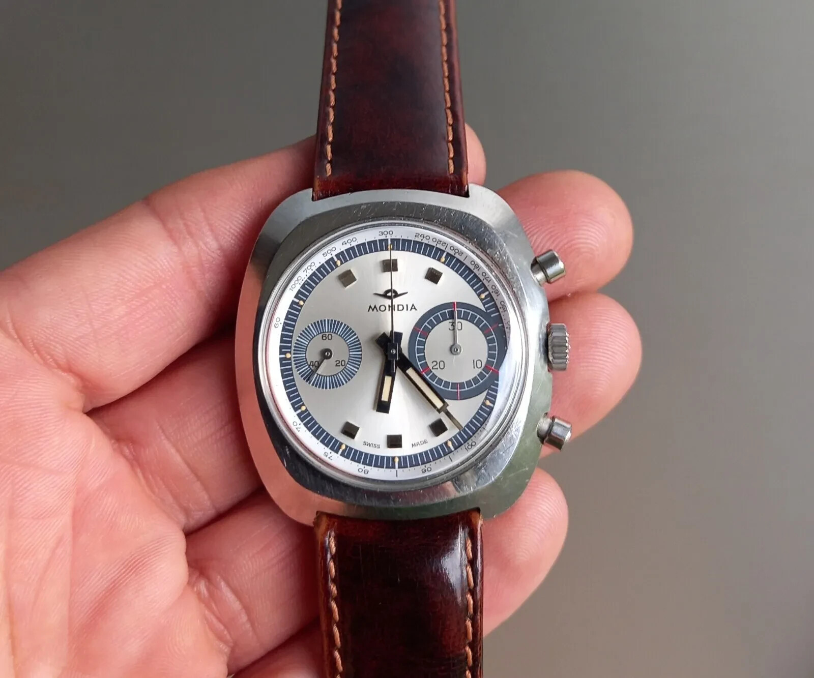 Vintage 1970's Mondia Big Eyes Steel Chronograph Valjoux 7733