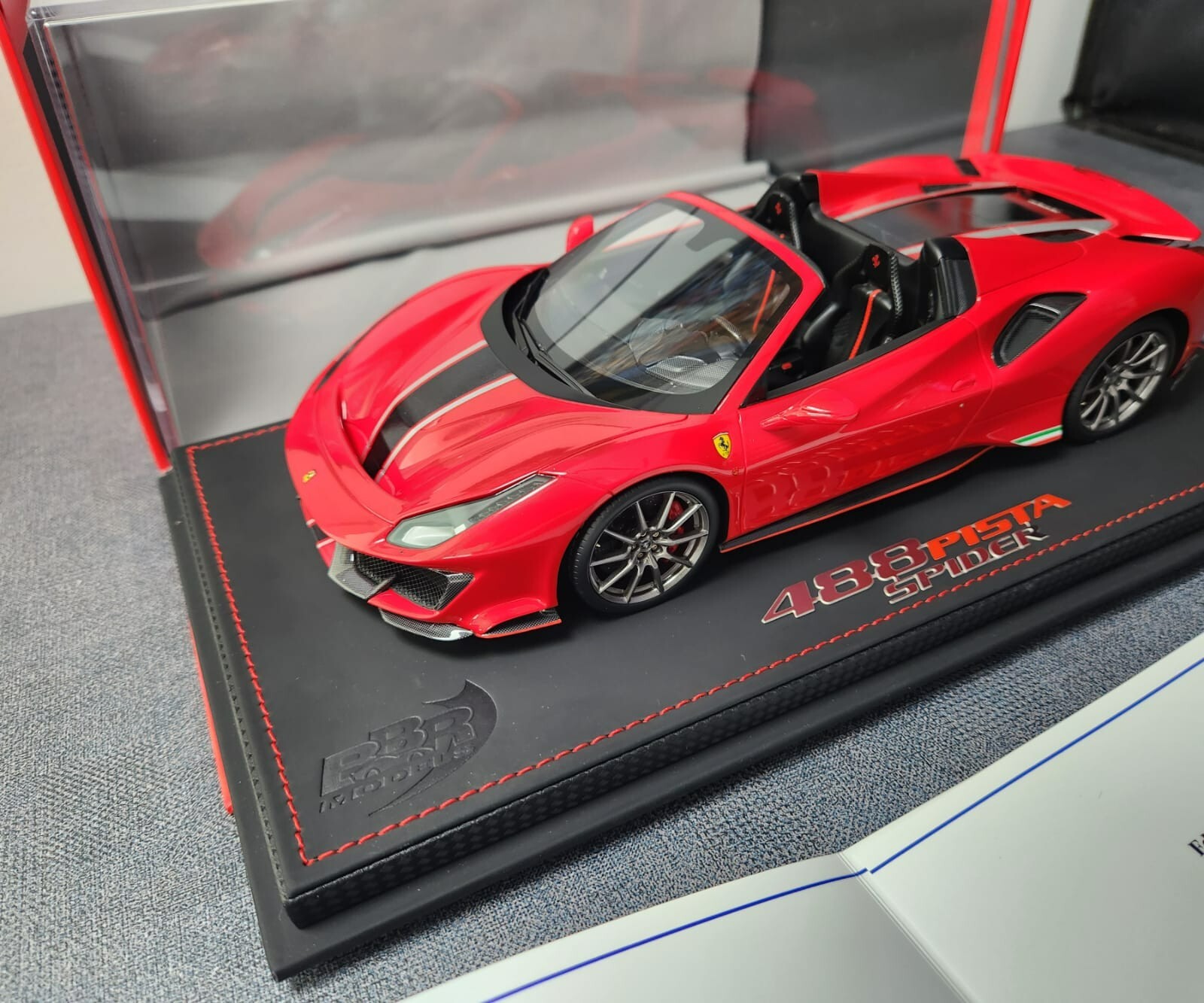 BBR 1/18 フェラーリ 488 ピスタ スパイダー No.1 クローズドルーフ