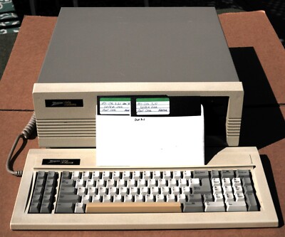 ZENITH ZF-151-52 COMPUTER SYSTEM with SOFTWARE and Keyboard, TESTED, WORKING.