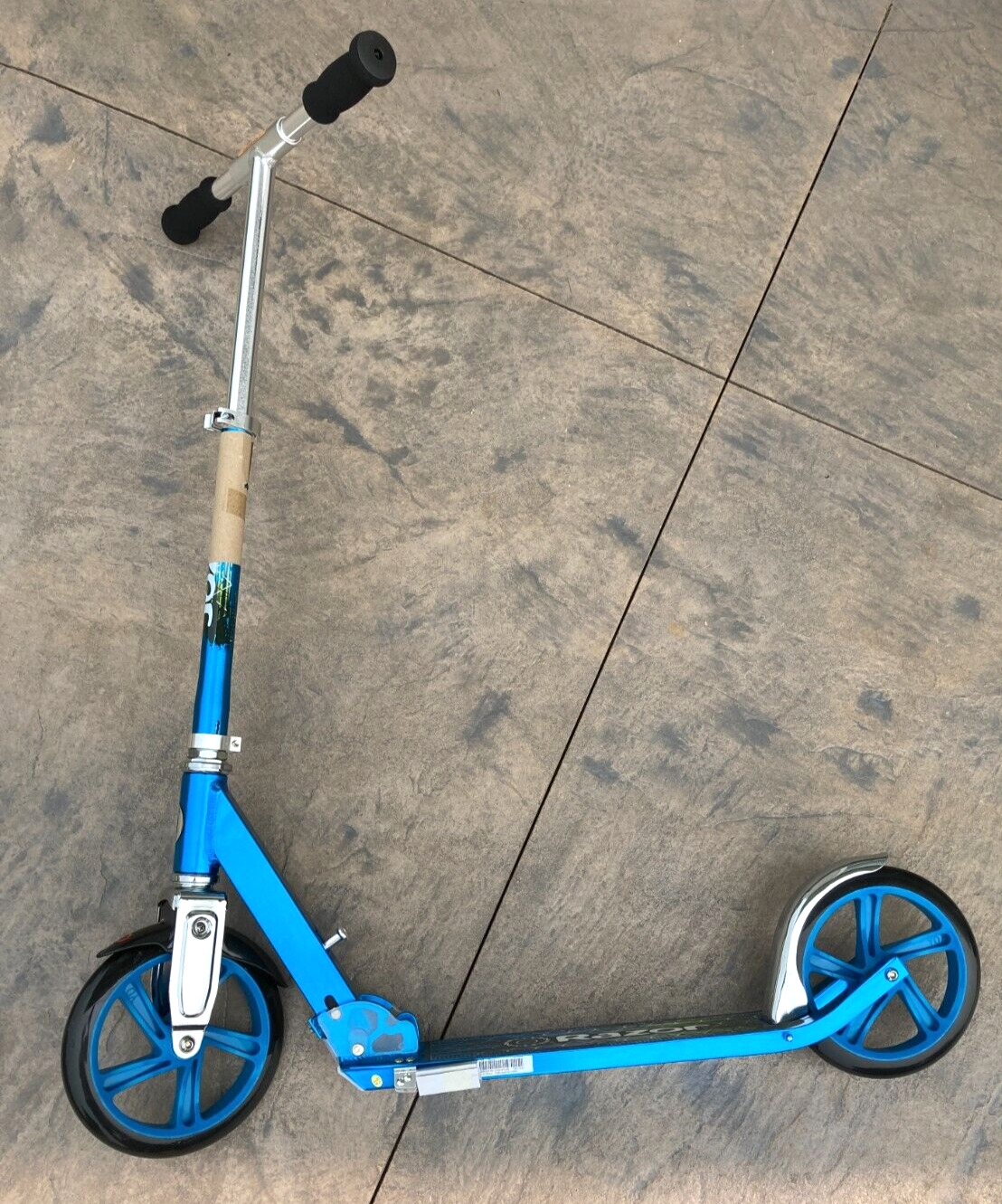 Large 8 Inch Wheels Blue 13013243 Includes Manual Wrench