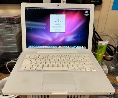 Apple MacBook 13-inch July 2008 2.4GHz Intel Core 2 Duo (MB403LL/A) w/Rosetta