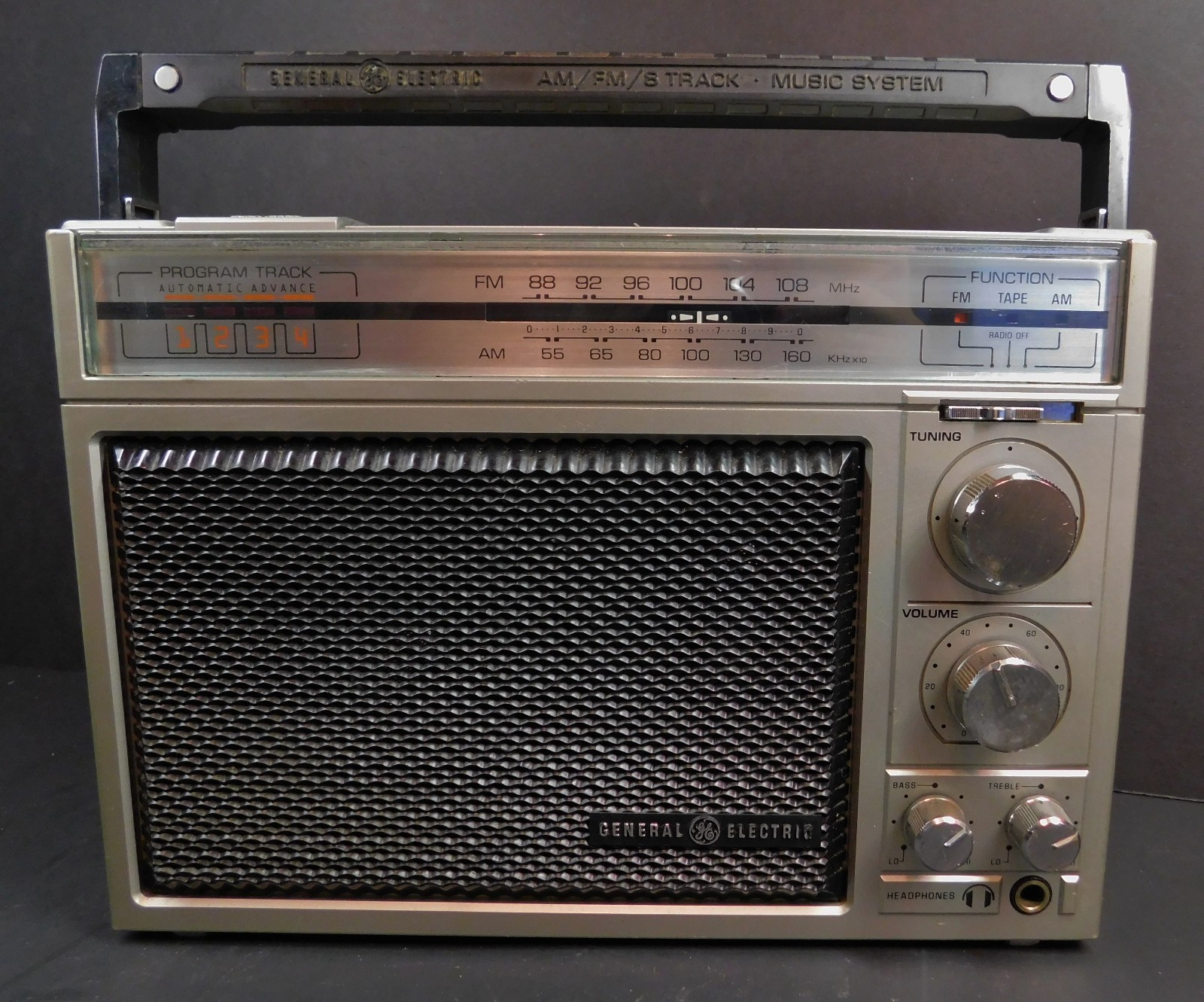 Vintage General Electric AM/FM Radio 8 Track Player Model No.3-5508A