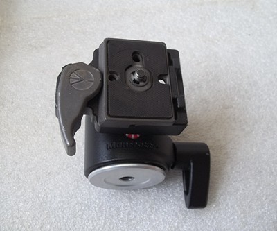 EUC ~ Manfrotto 486RC2 Ball Head & Plate w/680 4 Section Monopod ~ SHIPS FREE
