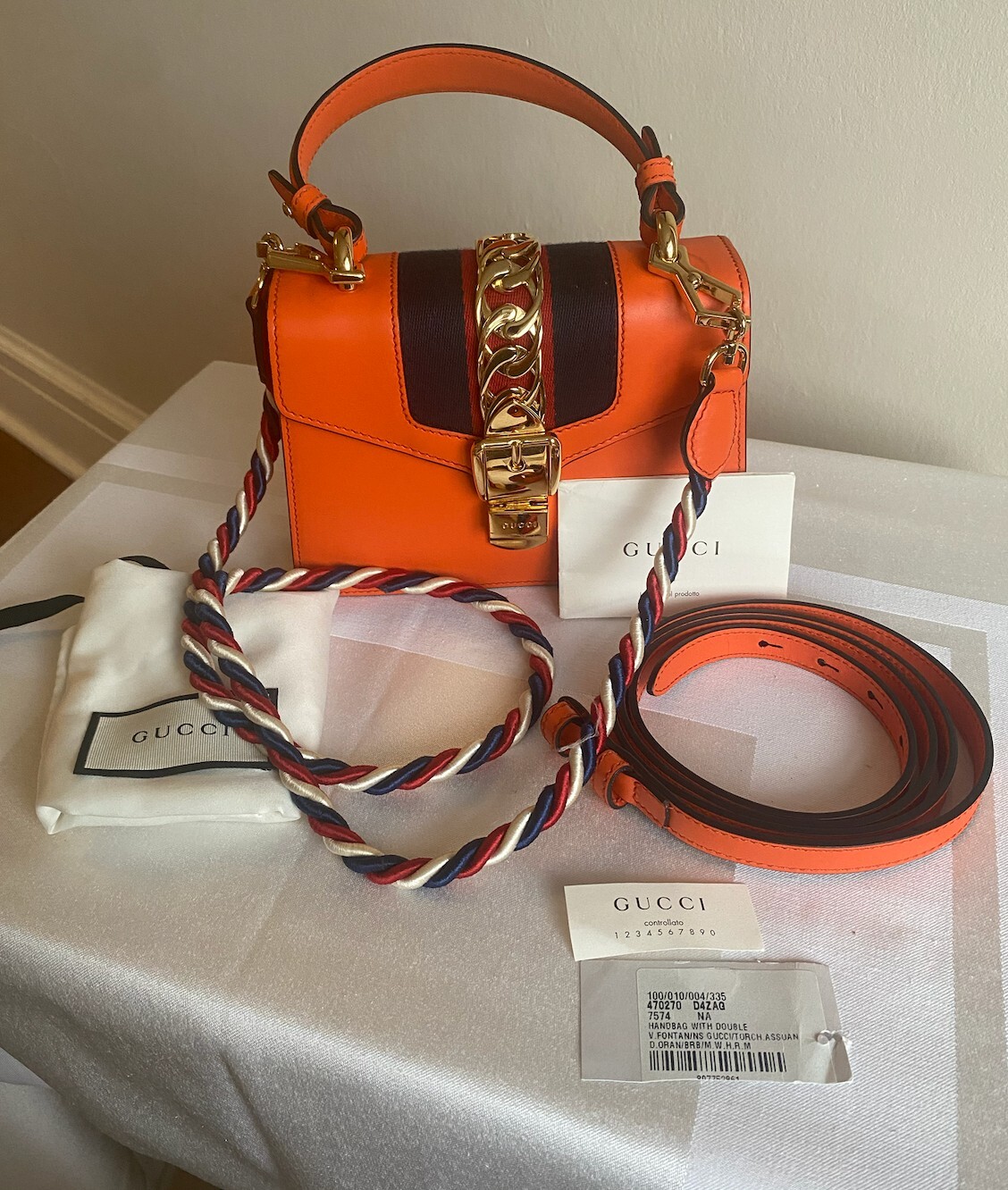 【GUCCI】leather Small Sylvie shoulder bag【ランク:AB】 GUCCI Sylvie Small Leather Shoulder Bag Black 421882