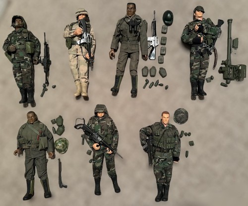 21ST CENTURY TOYS　ミリタリーフィギュアと他の種類　８体 21st Century Toys Ultimate Soldier Complete Uniform sets