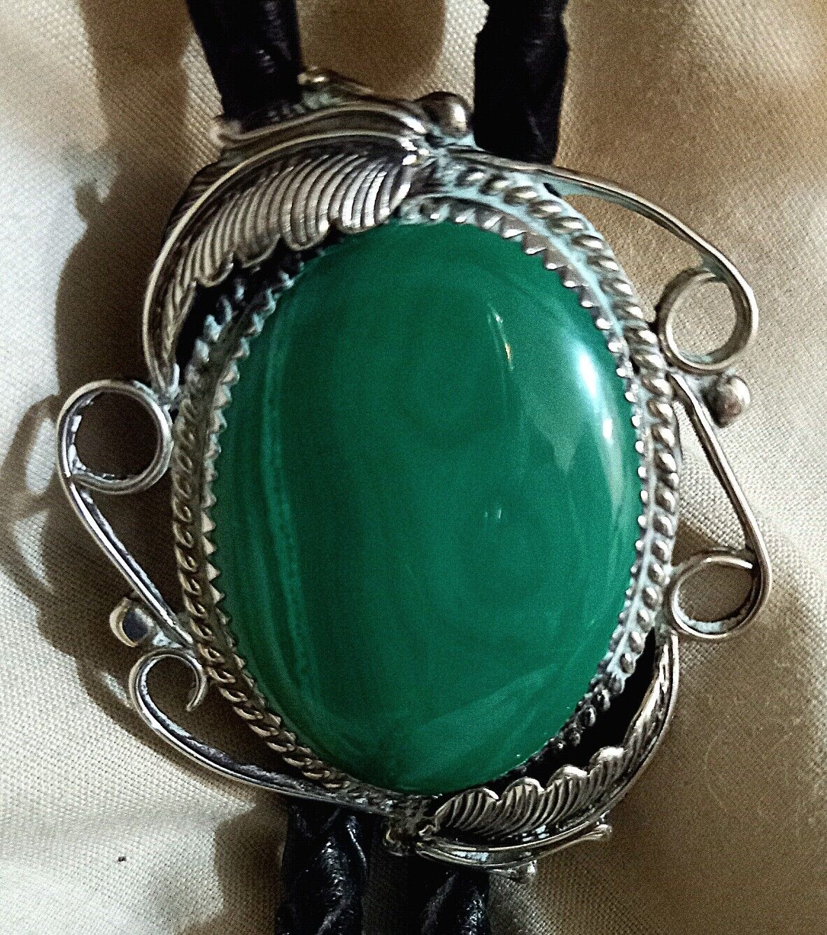 Fabulous Vintage Native American Navajo Green Malachite Sterling Silver Bolo Tie Fabulous Vintage Native American Navajo Green Malachite Sterling Silver Bolo Tie