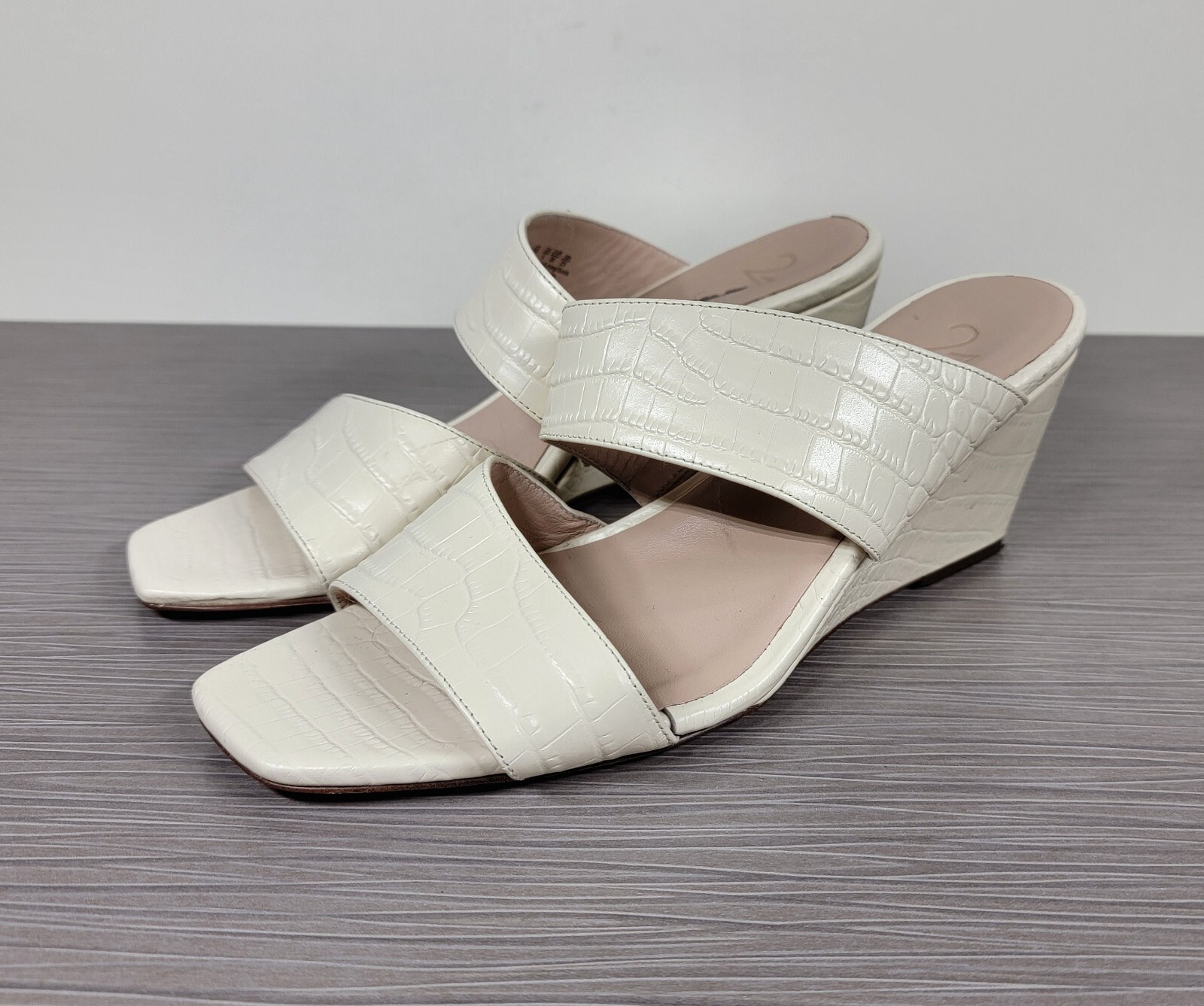 Naturalizer 27 Edit Venice Sandal, Ivory Croco Print Leather, Size 8 M / 38