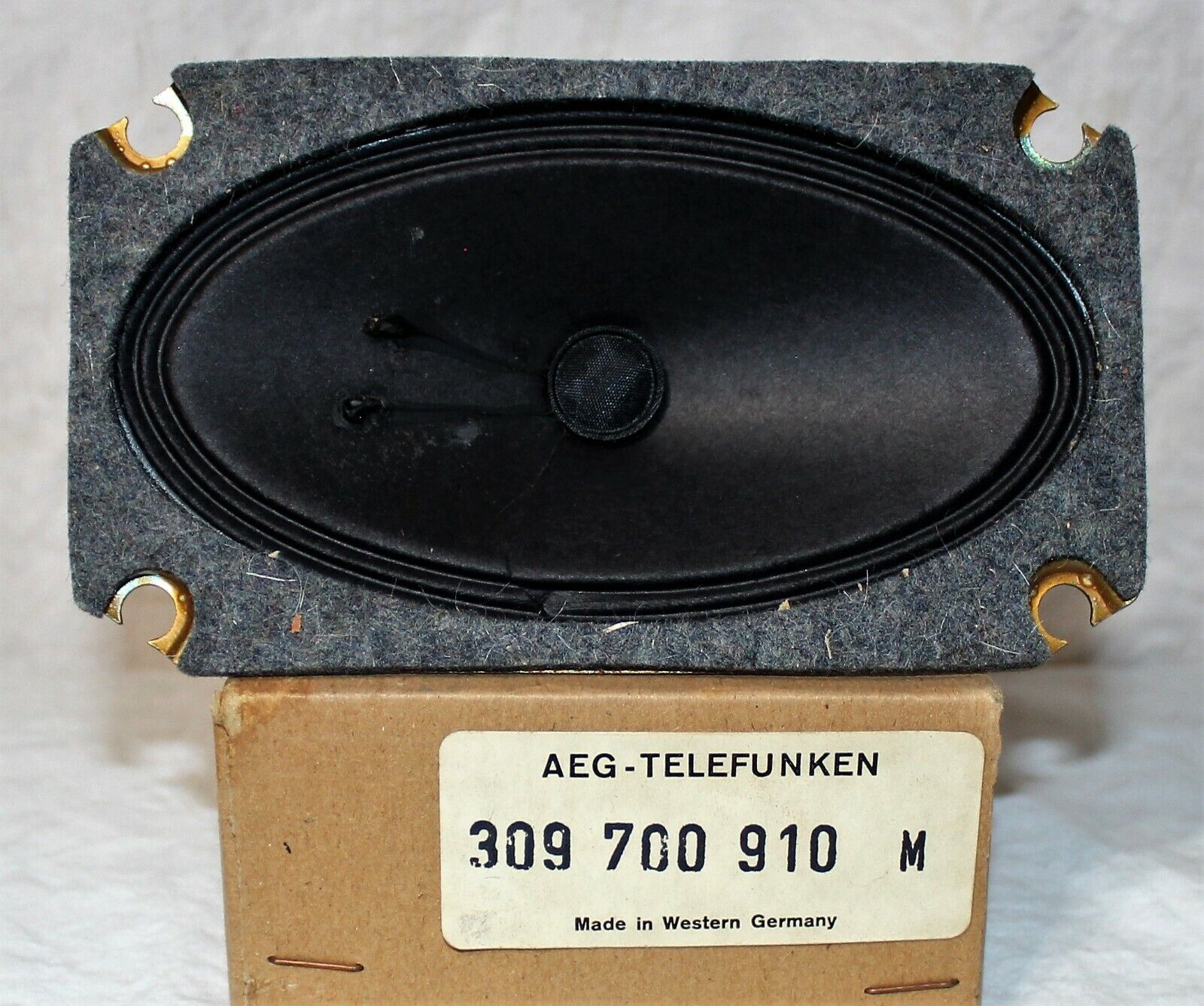 AEG Telefunken 8 Ohm full range Germany Vintage speaker 309 AEG Telefunken 8 Ohm full range Germany Vintage speaker 309