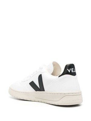 Pre-owned Veja V-10 Sneakers In White Black