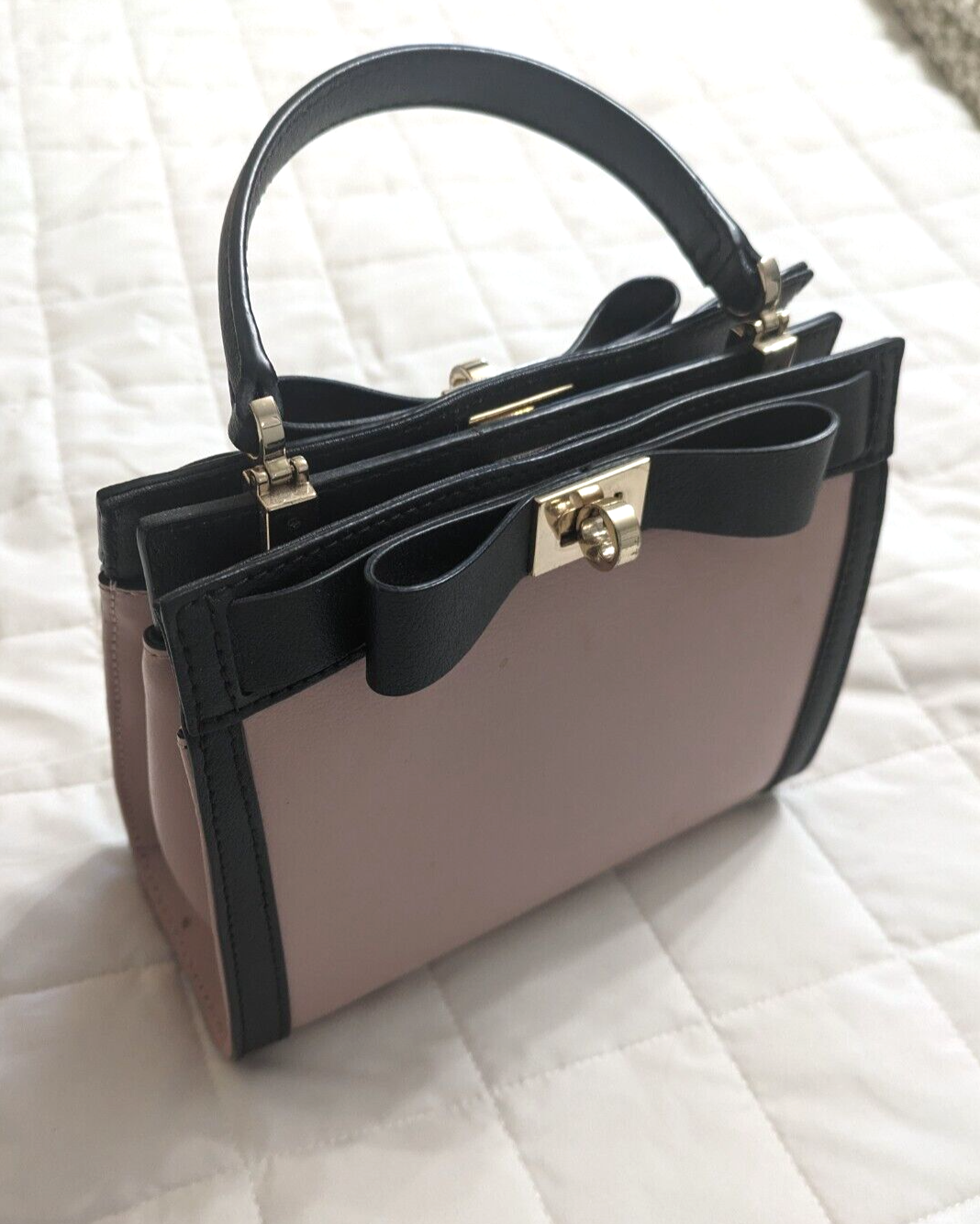 在庫1点★KATE SPADE★Mini Tullie Mayfair Drive ポシェット 在庫1点☆KATE SPADE☆Mini Tullie Mayfair Drive ポシェット