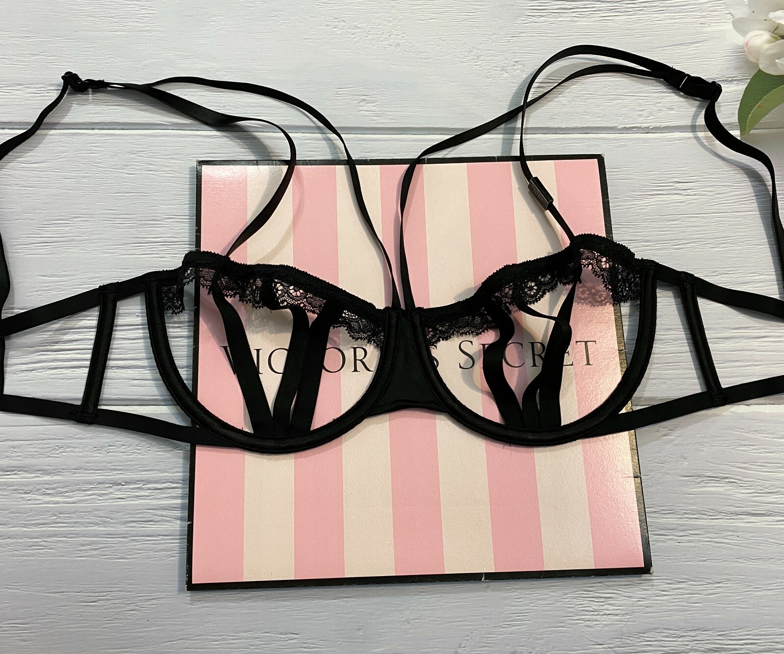 

NWT Victorias Secret Luxe Lingerie Прозрачный бюстгальтер балконет с вырезами на бретельках Черный