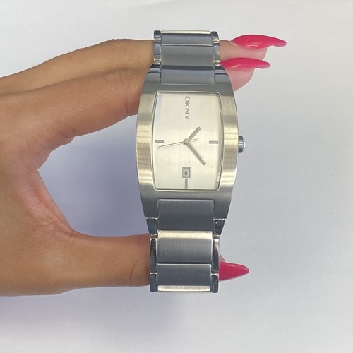 DKNY時計 DKNY Silver-tone Women's Watch with Square-shaped Black Dial