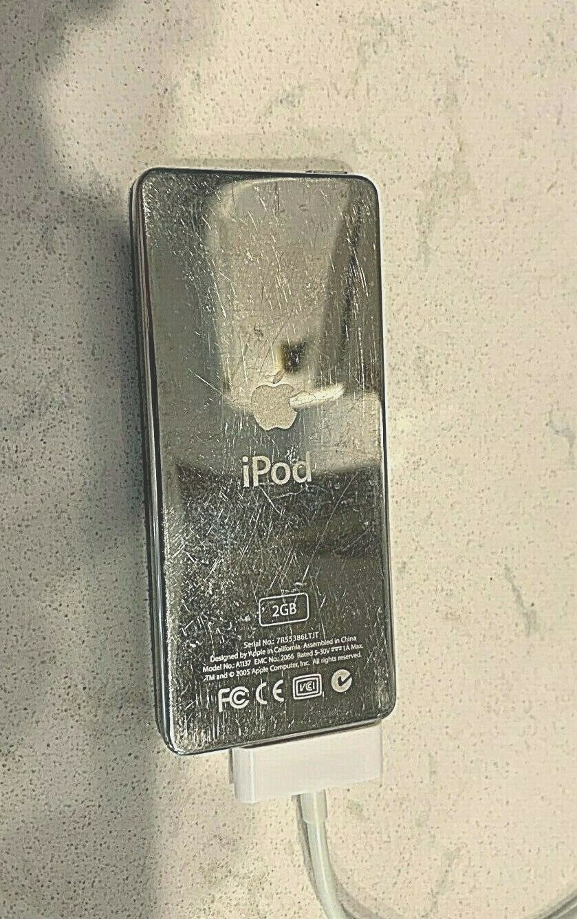 Apple iPod nano 1st Generation Black (2 GB)