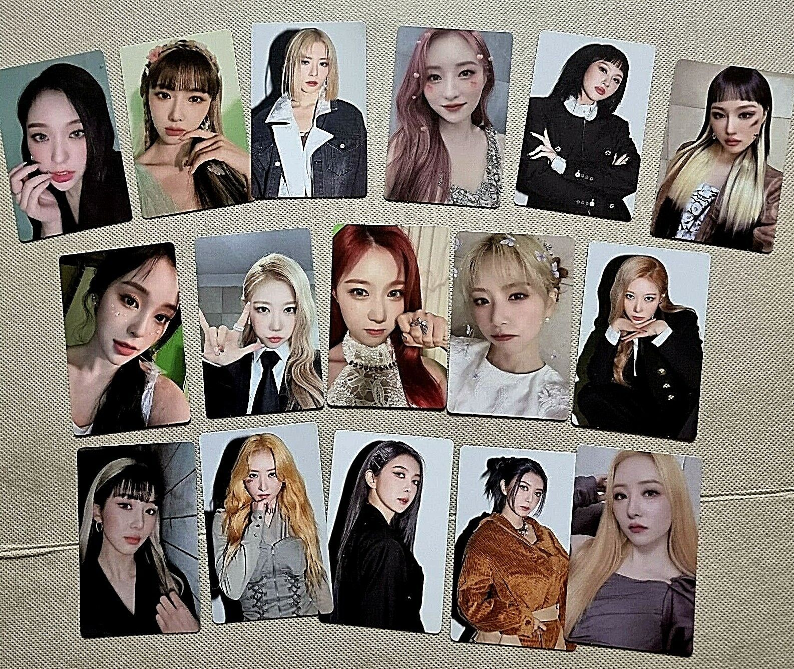 DREAMCATCHER OFFICIAL 2ND ALBUM [Apocalypse : Save us DREAMCATCHER OFFICIAL 2ND ALBUM [Apocalypse : Save us