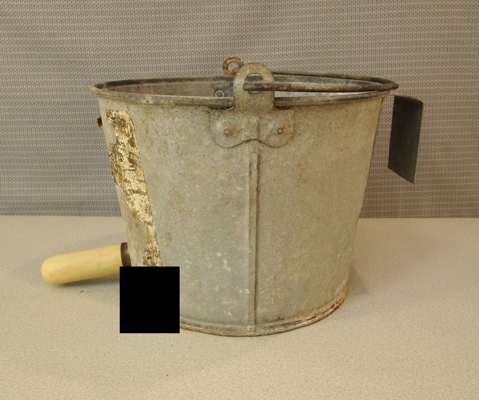 VTG GALVANIZED CALF NURSING MILK BUCKET PAIL 2 gal RUBBER NIPPLE- FENCE BRACKET