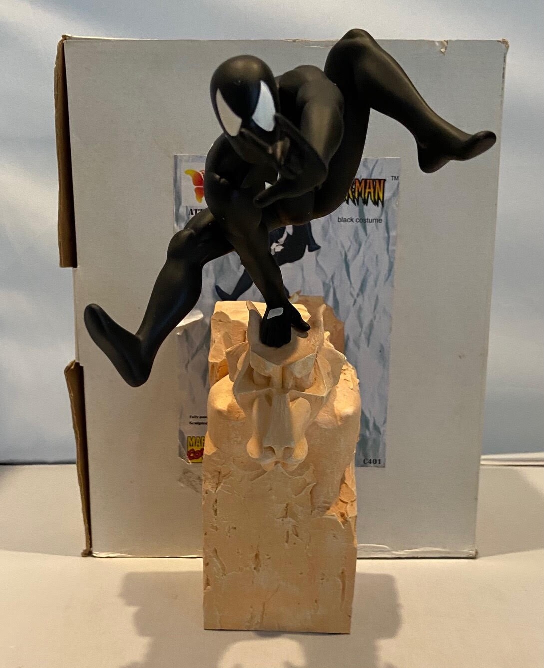Attakus Spider-man black costume on Gargoyle 1997 Marvel