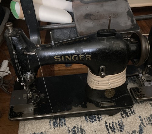 SINGER 95-1 ORIGINAL 1910 INDUSTRIAL SEWING MACHINE WORKING