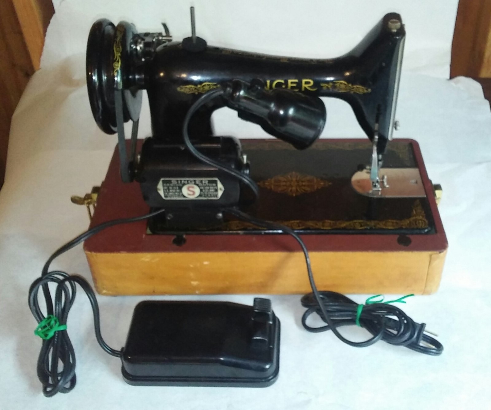 Singer 99K sewing machine_ 1954 Great Britain