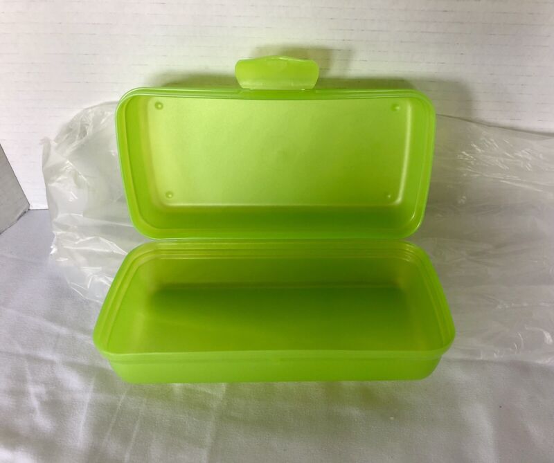 Tupperware Sandwich Keeper LIME GREEN Rectangle Container Snap Close Lid - NEW