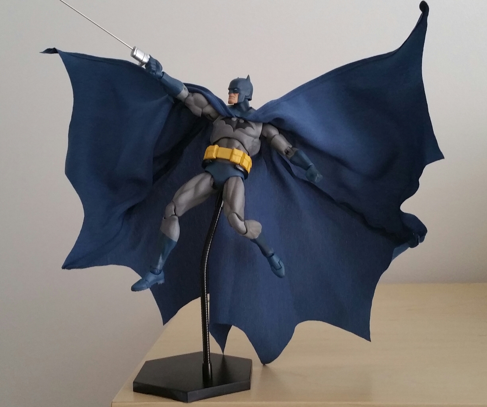MAFEX No.105 BATMAN HUSH Re-release MEDICOM TOY DC Figure MAFEX No.105 BATMAN HUSH Re-release MEDICOM TOY DC Figure