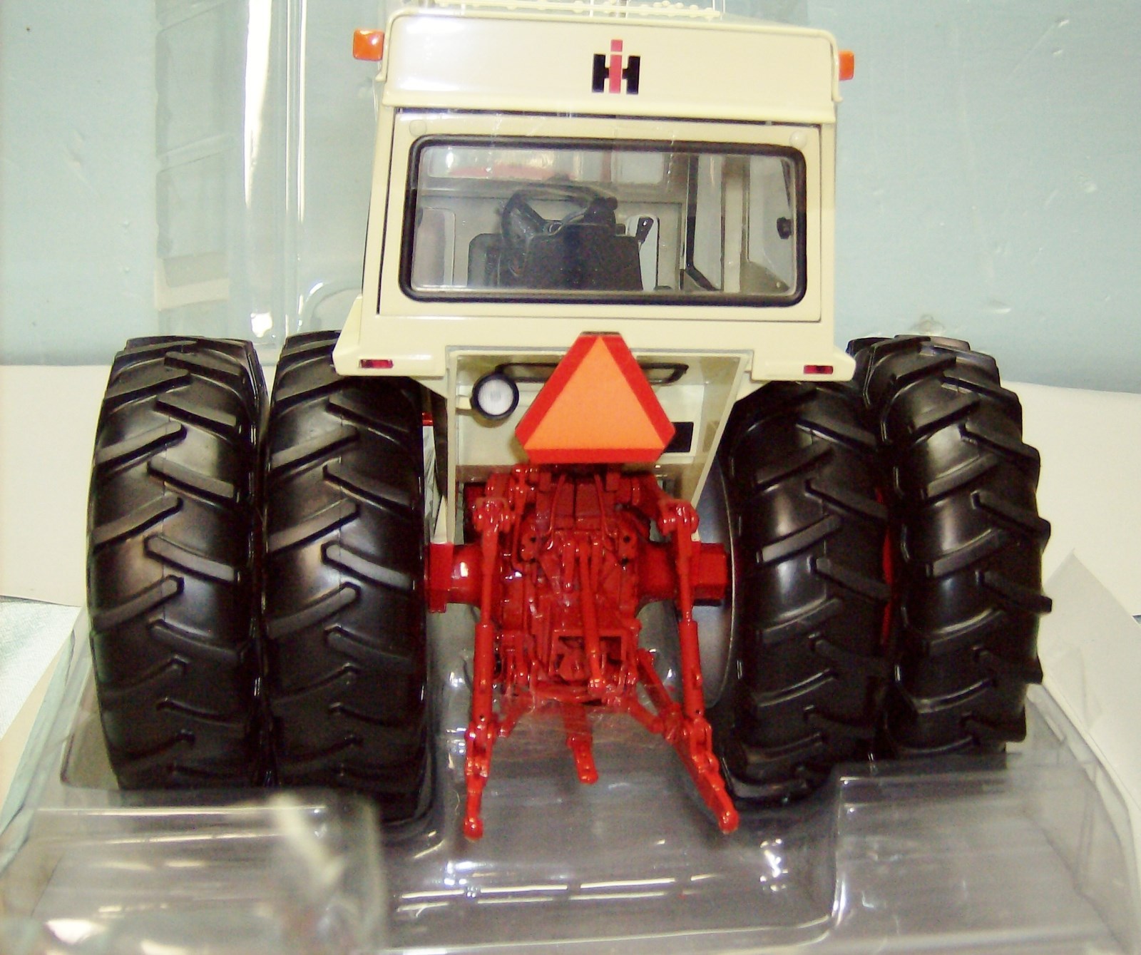 INTERNATIONAL 1468 V-8 W/CAB and (DW) #3 KEY PRECISION Series Die-Cast Metal